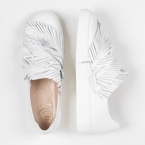 Flat shoes white
