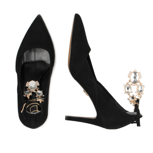 Black heels with bracelet