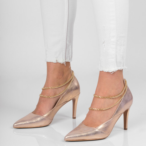 Beige shiny heels with jewelry