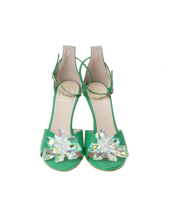 f Green coloured sandals with ornaments